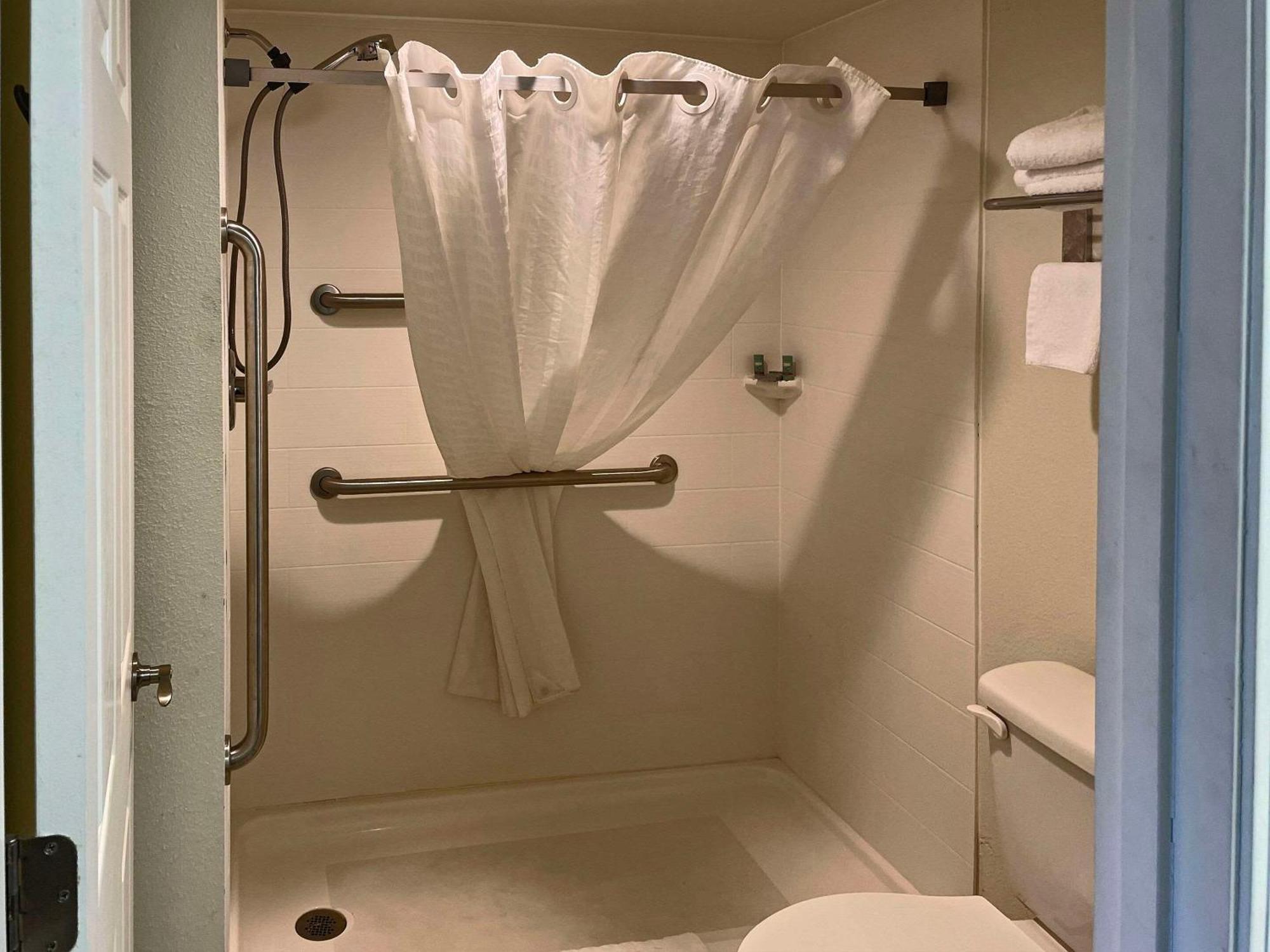 Quality Inn Clinton North Zewnętrze zdjęcie